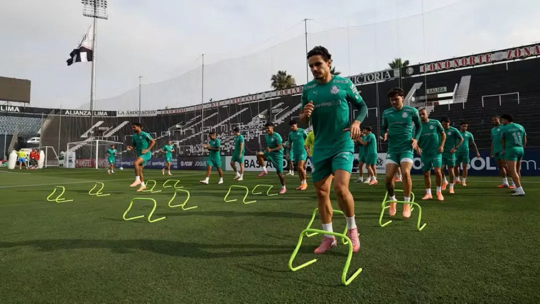 palmeiras-prioriza-libertadores-e-treina-com-portoes-fechados-em-lima-para-decisao-contra-flamengo