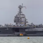 porta-avioes-americano-uss-gerald-r.-ford-recebe-secretario-hegseth-em-meio-a-tensoes-com-regime-maduro