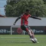 atletico-goianiense-tenta-renovacao-com-jogadores-do-elenco-de-2025;-confira-como-estao-as-negociacoes