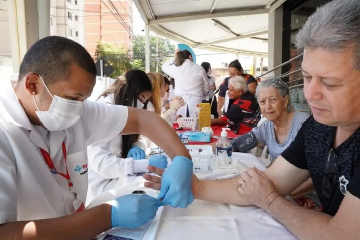 mutirao-oferece-servicos-gratuitos-de-prevencao-e-diagnostico-do-diabetes-em-goiania