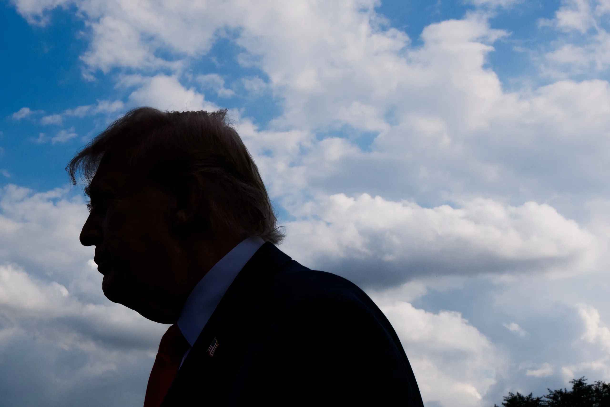 trump-diz-que-espaco-aereo-da-venezuela-deve-ser-considerado-‘totalmente-fechado’-–-o-globo