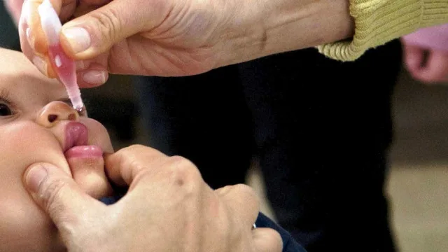 Remédio em refrigerante intoxica 12 pessoas em hospital de SC 1 Ministério Público notifica pais para vacinarem bebê de três meses em Minas Gerais