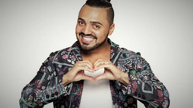 Esposa de Tirullipa perdoa trai&ccedil;&atilde;o em evento dos Legend&aacute;rios