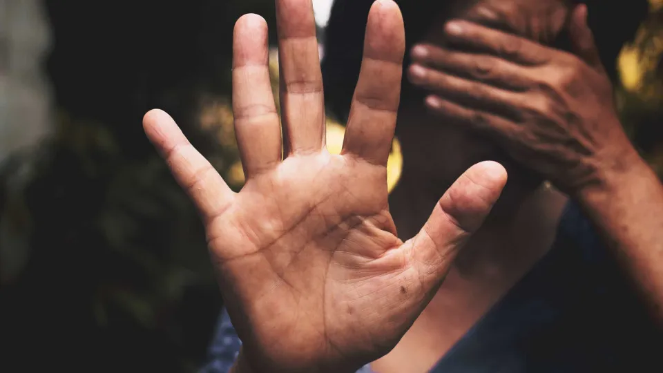 4 em cada 10 brasileiras não reconhecem agressões vividas como violência contra a mulher