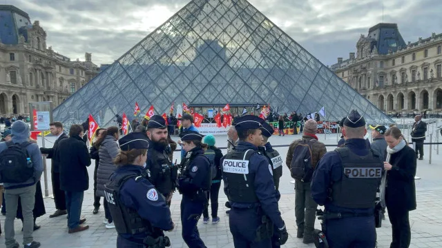 Quarto suspeito de assalto ao Louvre é preso em Paris