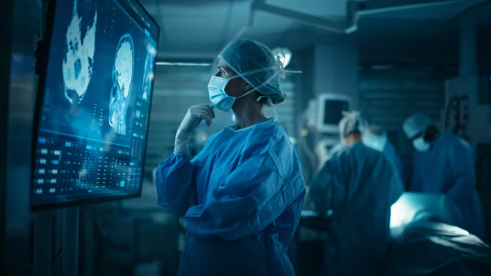 Mulher diagnosticada com câncer raro pensava estar na menopausa