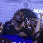 Homens negros têm o triplo do risco de não negros de morrer por tiro no Brasil