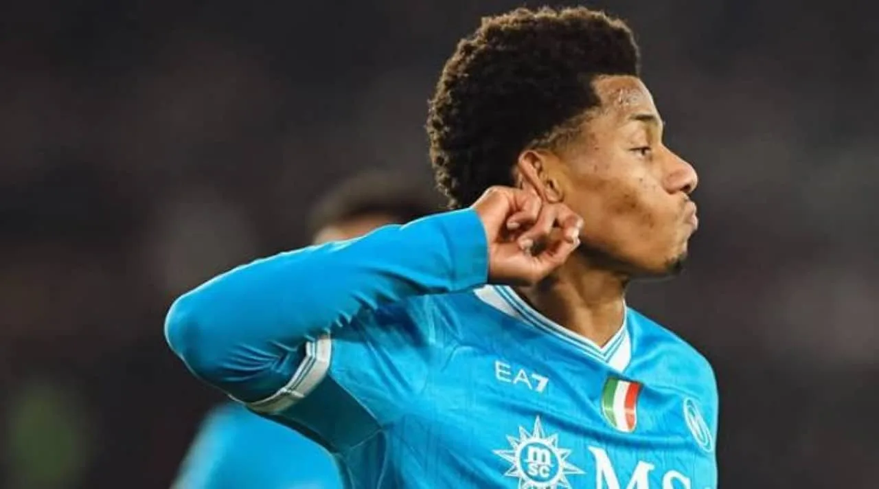 napoli-vence-roma-por-1-a-0-com-gol-polemico-de-david-neres-apos-toque-em-kone-na-serie-a