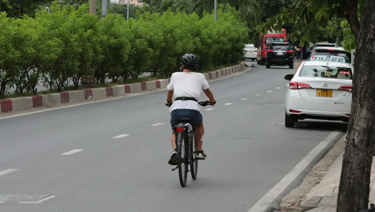ciclista-e-atingido-por-carro-e-motorista-foge-sem-prestar-socorro-em-goiania:-‘falta-de-atencao-dele’