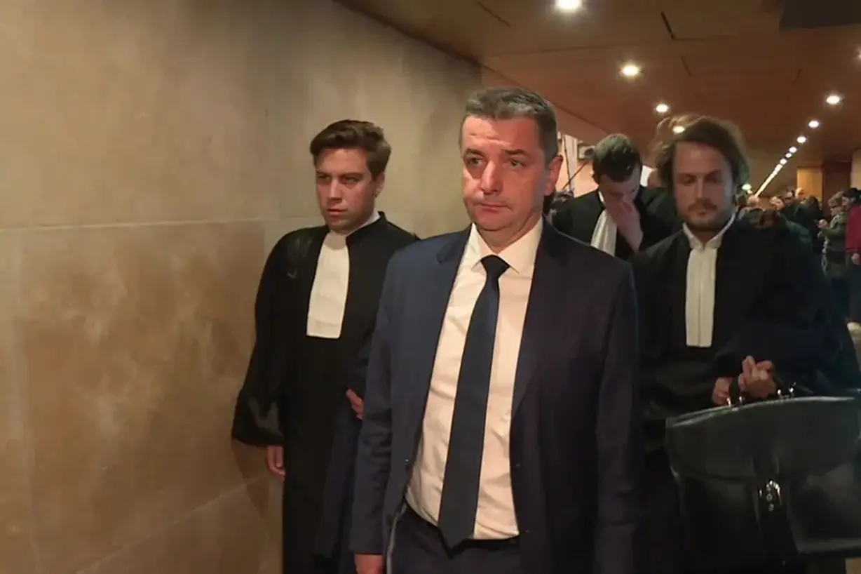 prefeito-na-franca-e-condenado-apos-polemica-com-garoto-de-programa-e-video-erotico;-entenda