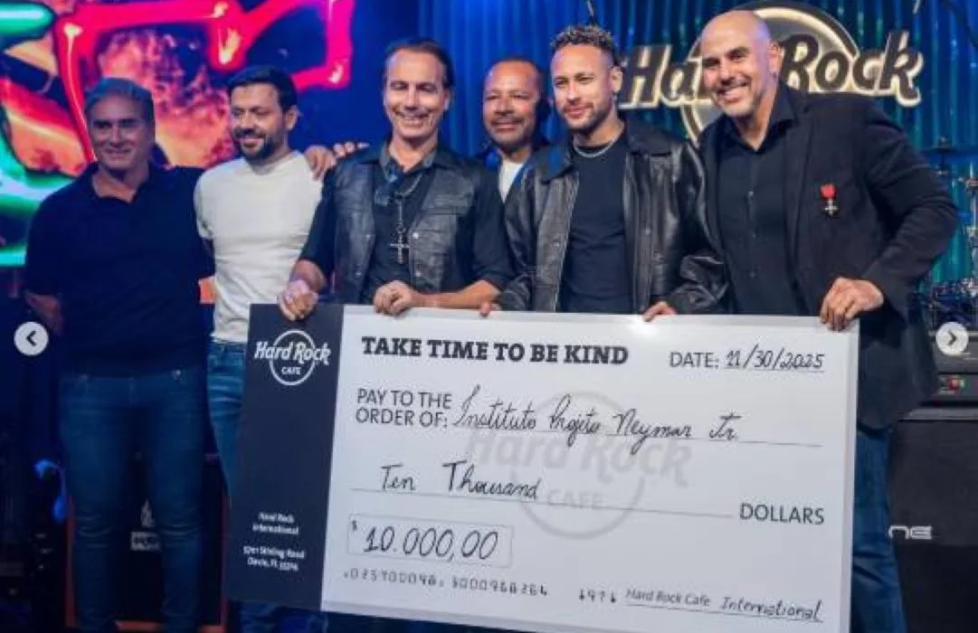 neymar-jr.-participa-de-coquetel-vip-para-anunciar-hard-rock-cafe-em-praia-grande-no-litoral-plaza