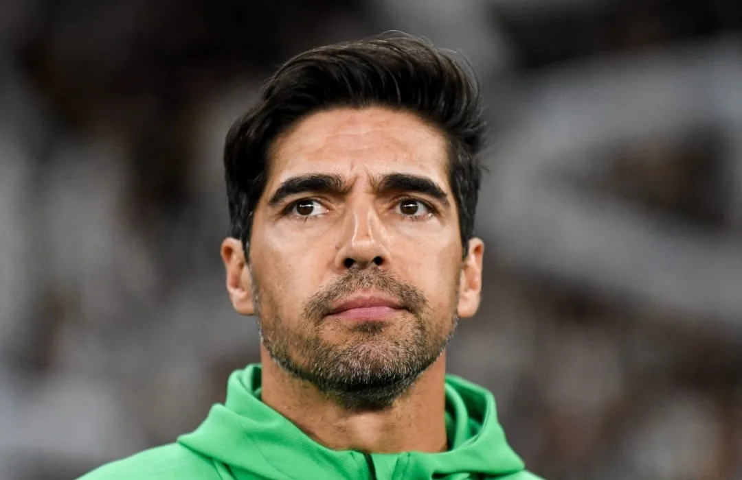 apos-vitoria-de-flamengo,-abel-beija-medalha-de-vice-na-libertadores-e-gera-repercussao