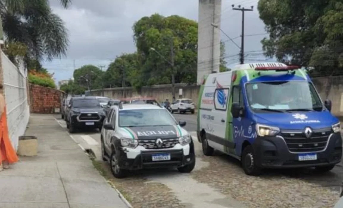 adolescente-de-15-anos-esfaqueia-colega-e-fere-dois-adultos-em-escola-de-fortaleza