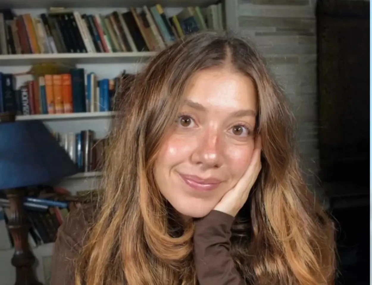 a-brasileira-que-viraliza-traduzindo-o-caos-da-ia:-‘as-pessoas-estao-perdidas’