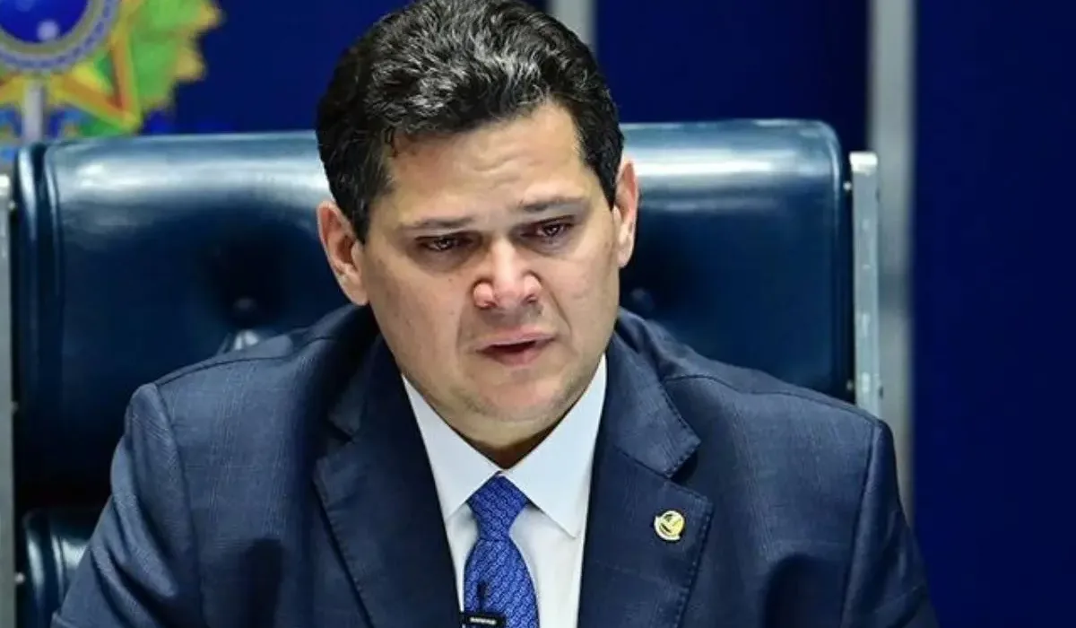 em-meio-a-tensao-com-lula,-alcolumbre-cancela-sabatina-de-messias-no-senado