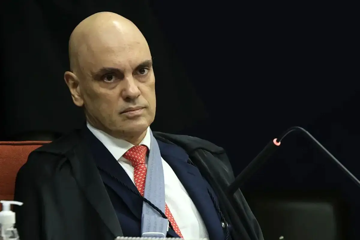 moraes-restringe-fisioterapia,-mas-libera-visita-de-cardiologista-a-bolsonaro