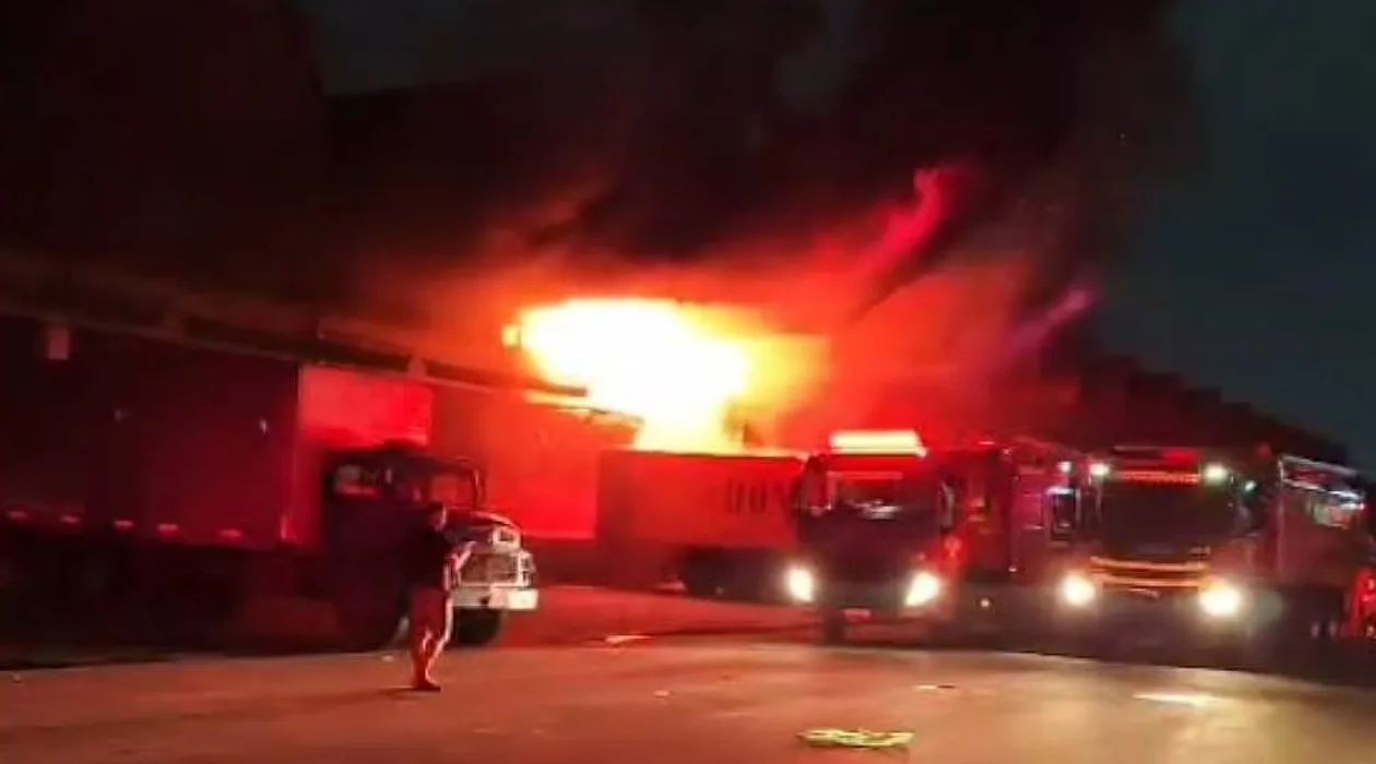 incendio-que-atingiu-a-ceasa-no-rio-comecou-em-loja-de-alimentos