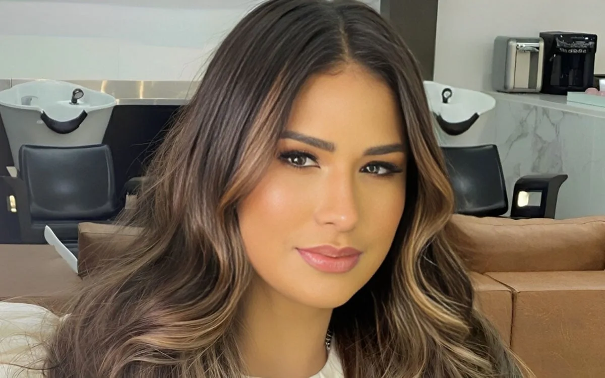 simone-mendes-se-emociona-ao-realizar-sonho-de-fa-de-94-anos;-veja-qual