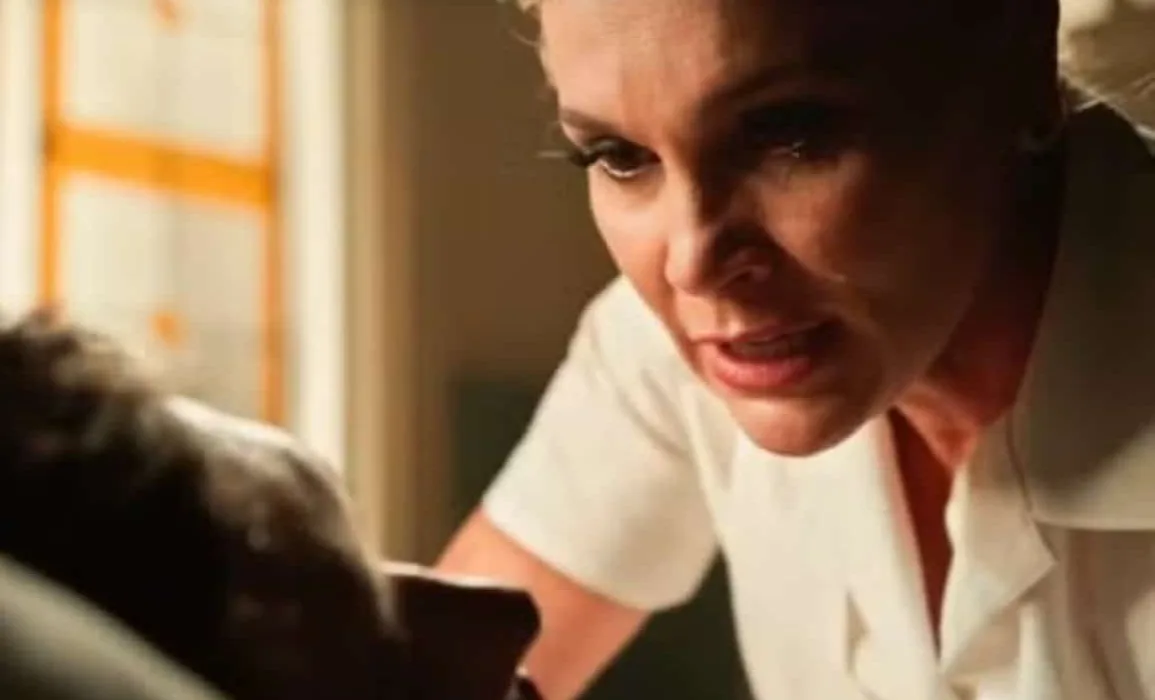 sandra-invade-hospital-disfarcada-e-tenta-sufocar-candinho-em-coma-na-novela-eta-mundo-melhor!