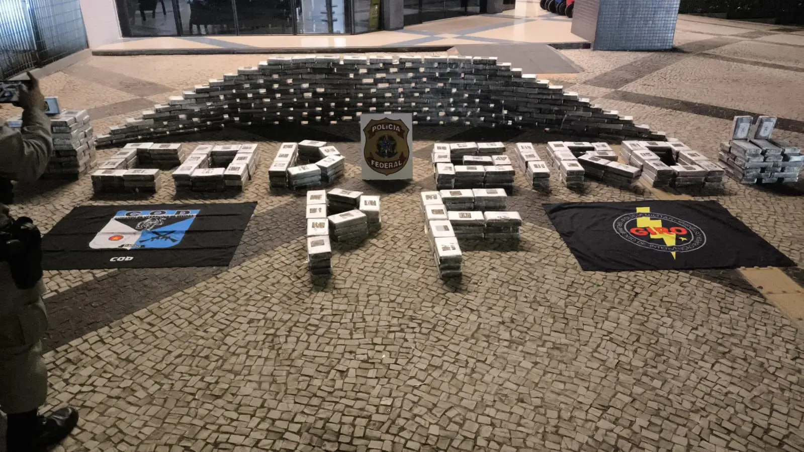 pm-apreende-caminhao-carregado-com-cocaina-avaliada-em-r$-37-milhoes,-em-goias