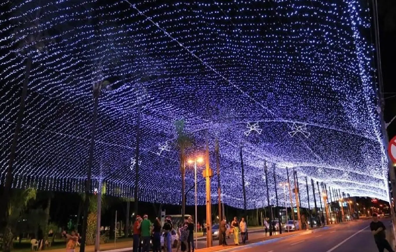 chuva-causa-danos-a-decoracao-e-prefeitura-adia-inauguracao-das-luzes-de-natal-da-praca-tamandare