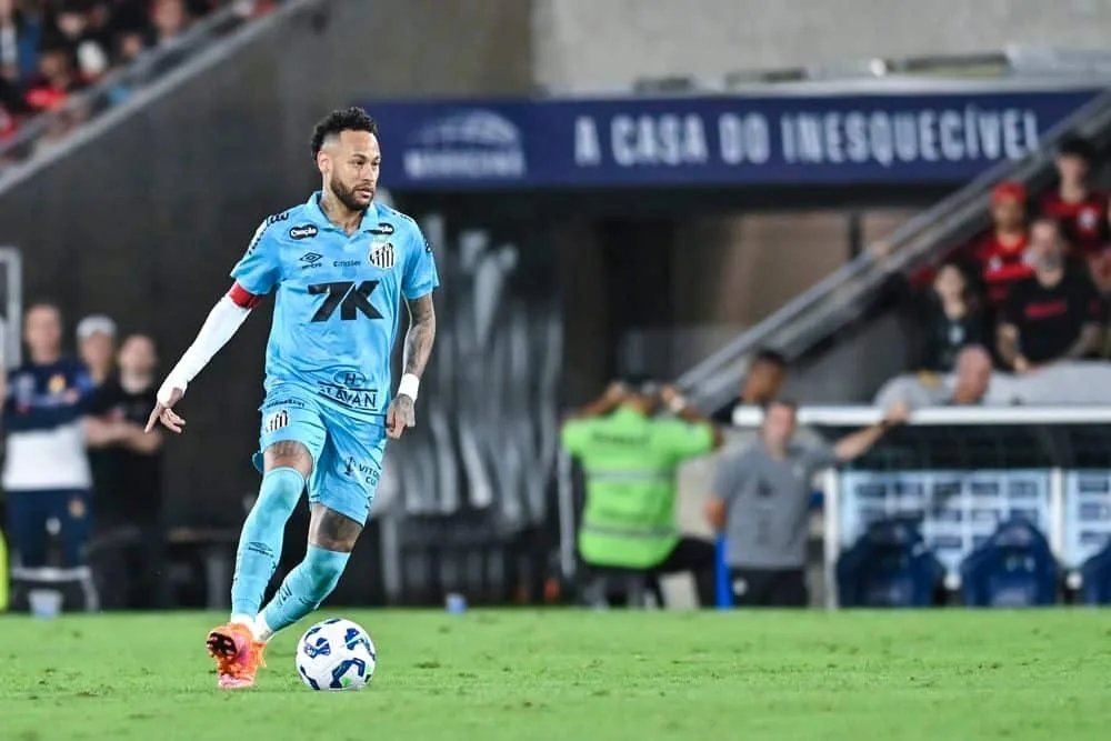 neymar-marca-hat-trick-decisivo-e-abre-jogo-sobre-permanencia-no-santos-apos-vitoria-sobre-juventude