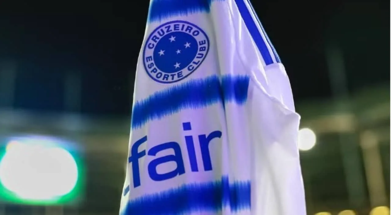 cruzeiro-surpreende-torcida-com-troca-de-patrocinador-master-no-intervalo-contra-botafogo