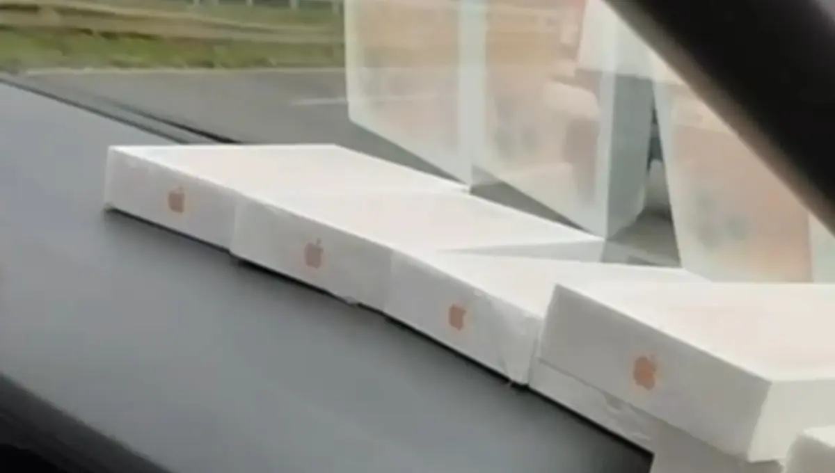 prf-apreende-80-celulares-escondidos-em-compartimentos-de-carro-na-br-153,-em-goiania