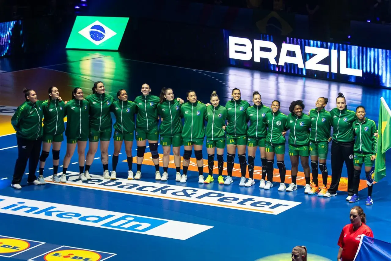 brasil-derrota-angola-e-garante-classificacao-para-as-quartas-de-final-do-mundial-feminino-de-handebol