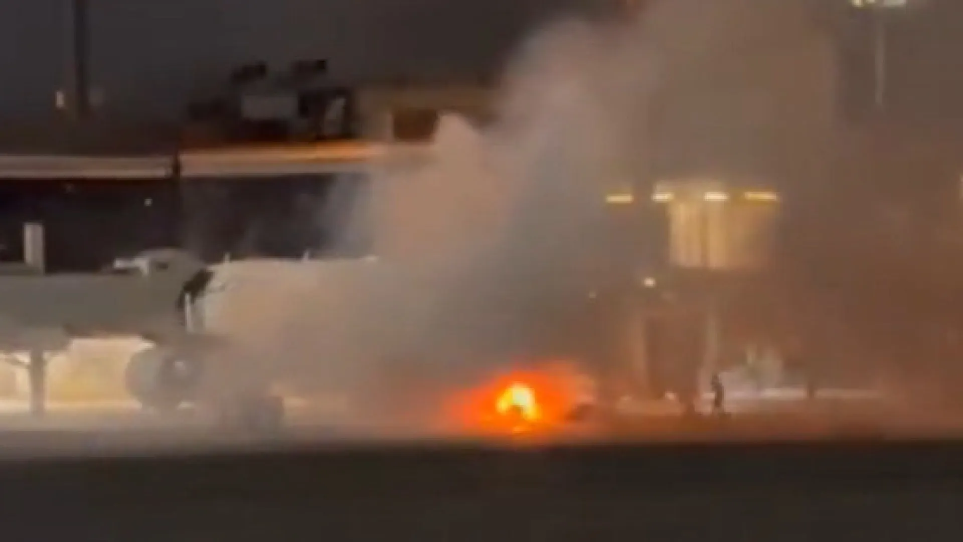 incendio-obriga-a-evacuacao-de-um-aviao-em-guarulhos;-veja-o-momento!