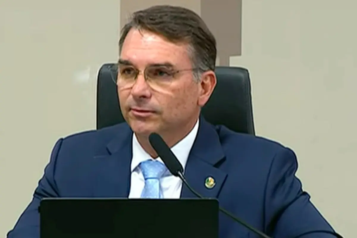 ‘rachadinha’,-loja-de-chocolates-e-vigilia:-os-casos-em-que-flavio-bolsonaro-entrou-na-mira-de-investigacoes