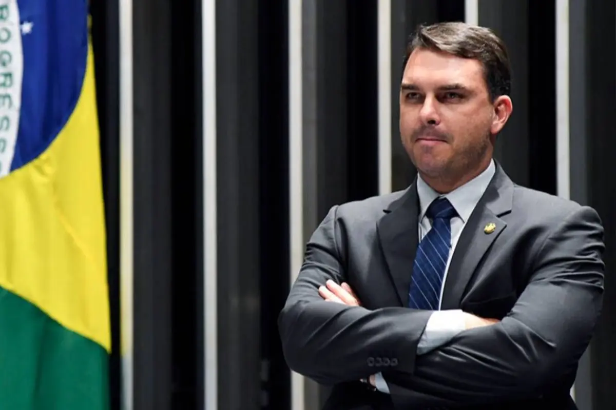 flavio-confirma-que-vai-disputar-presidencia-em-2026:-‘bolsonaro-me-conferiu-a-missao’