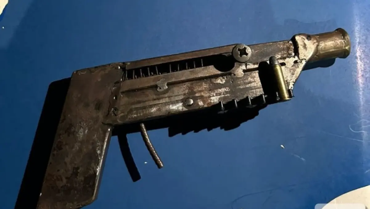 mulher-e-presa-por-porte-ilegal-de-arma-de-fabricacao-caseira,-em-aparecida