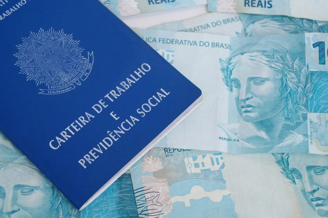 trabalhadores-aguardam-segunda-parcela-do-13o-salario;-limite-de-19-de-dezembro-gera-multas-de-r$-170,25-por-empregado-em-2025