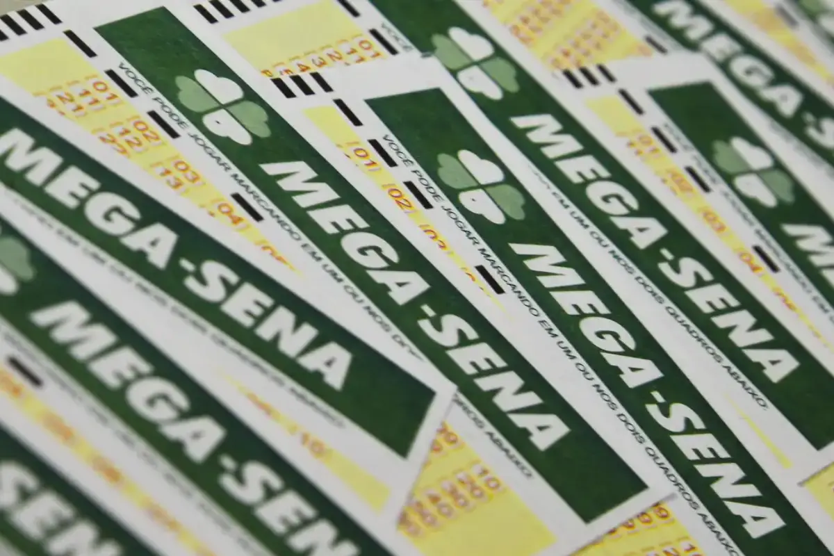 mega-sena-acumula,-mas-paga-r$-84-mil-para-dois-apostadores-de-goias