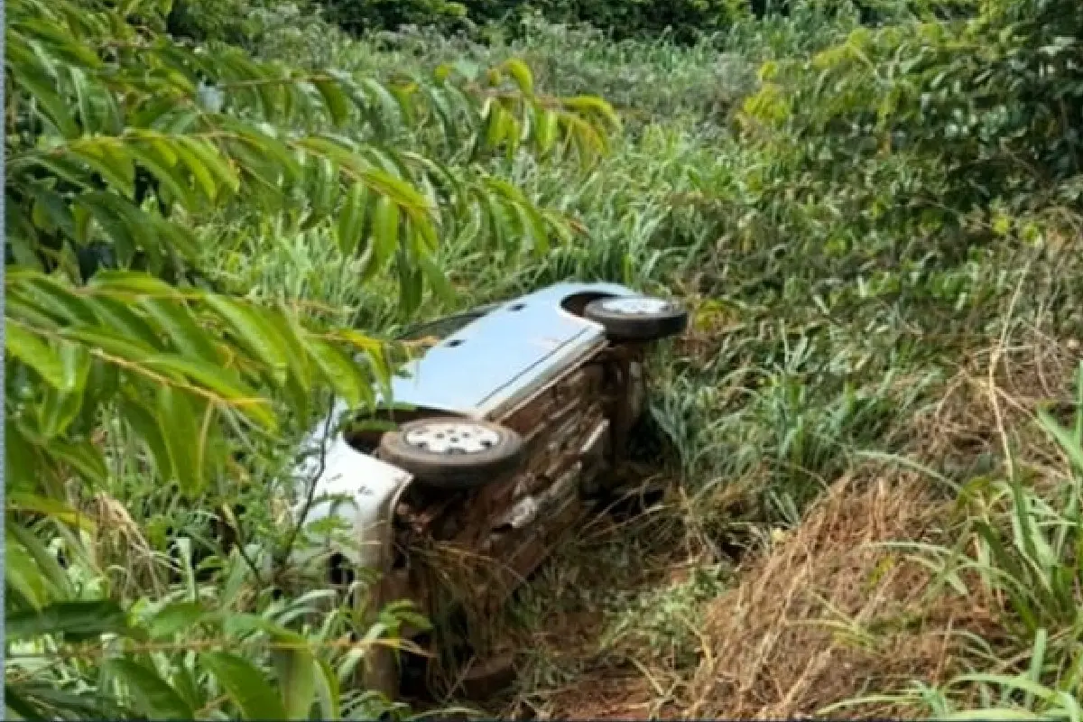 pista-molhada-faz-carro-que-levava-crianca-capotar-na-go-164,-perto-de-quirinopolis