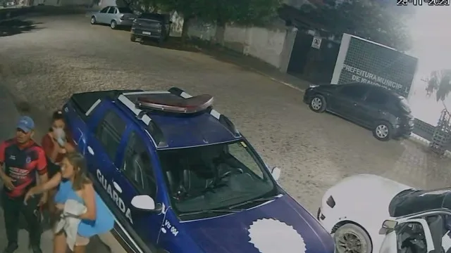  Beb&ecirc; engasgado chega sem sinais vitais e &eacute; salvo por comandante; veja