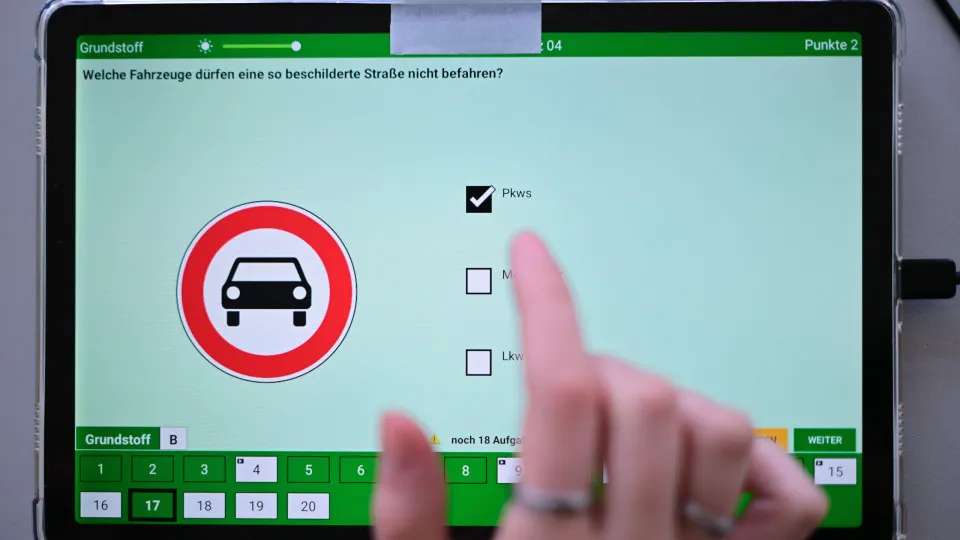 CONTRAN Makes Driving School Classes Optional