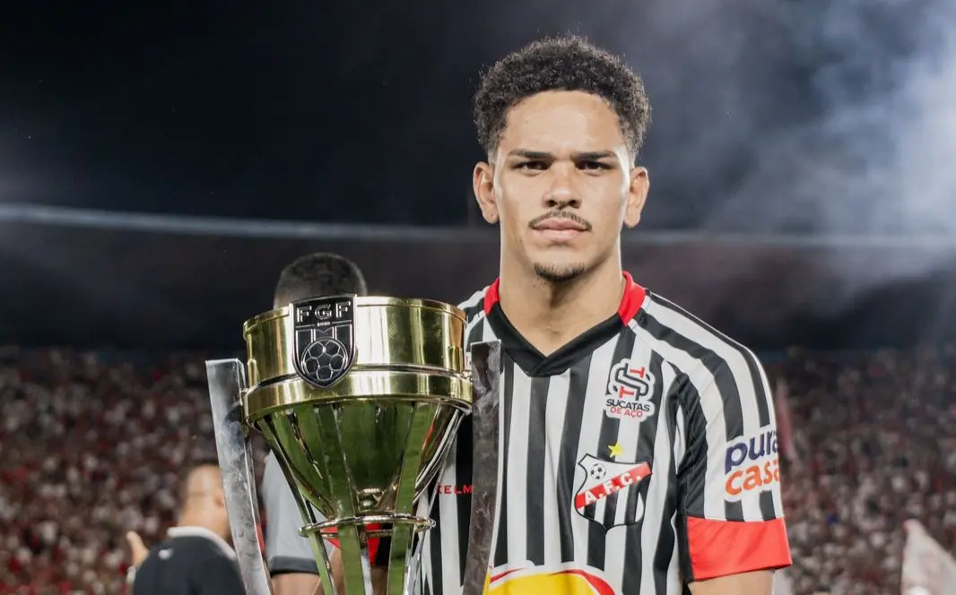 anapolis-empresta-lateral-que-estava-no-goias-a-time-catarinense