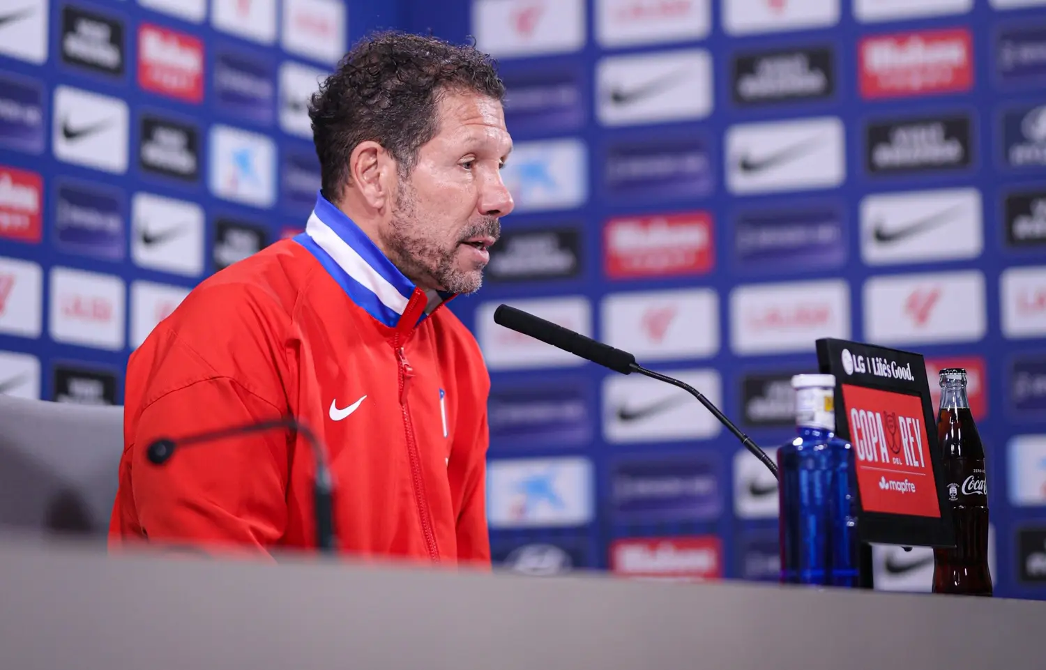 simeone-pede-desculpas-a-vini-jr.-por-discussao-em-real-madrid-x-atletico-de-madrid