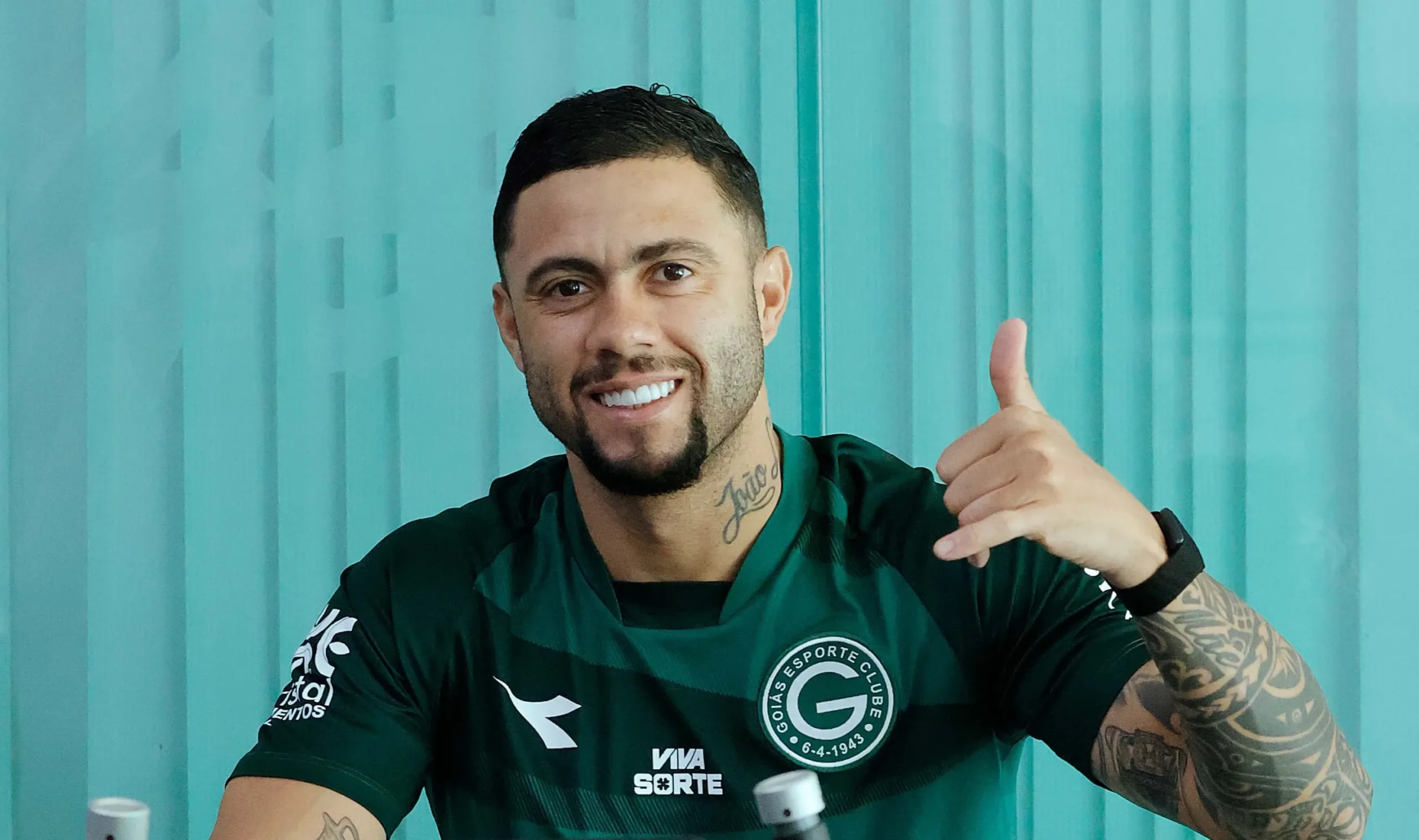 em-recuperacao-de-lesao-de-lca,-wellington-rato-treina-com-restante-do-elenco-do-goias