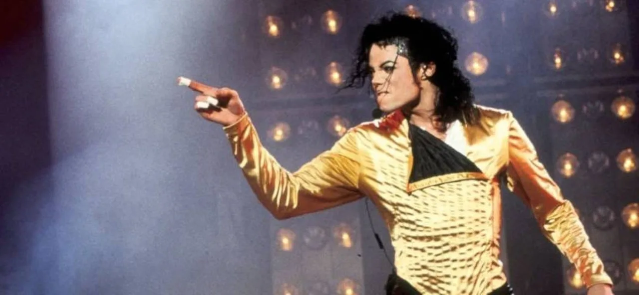 ex-executivo-da-epic-records-expoe-paranoia-e-chamadas-as-2h-de-michael-jackson-durante-acusacoes