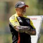 sampaoli-pressiona-diretoria-do-atletico-mg-por-mais-contratacoes-e-destaca-necessidade-de-atacante-e-meio-campista