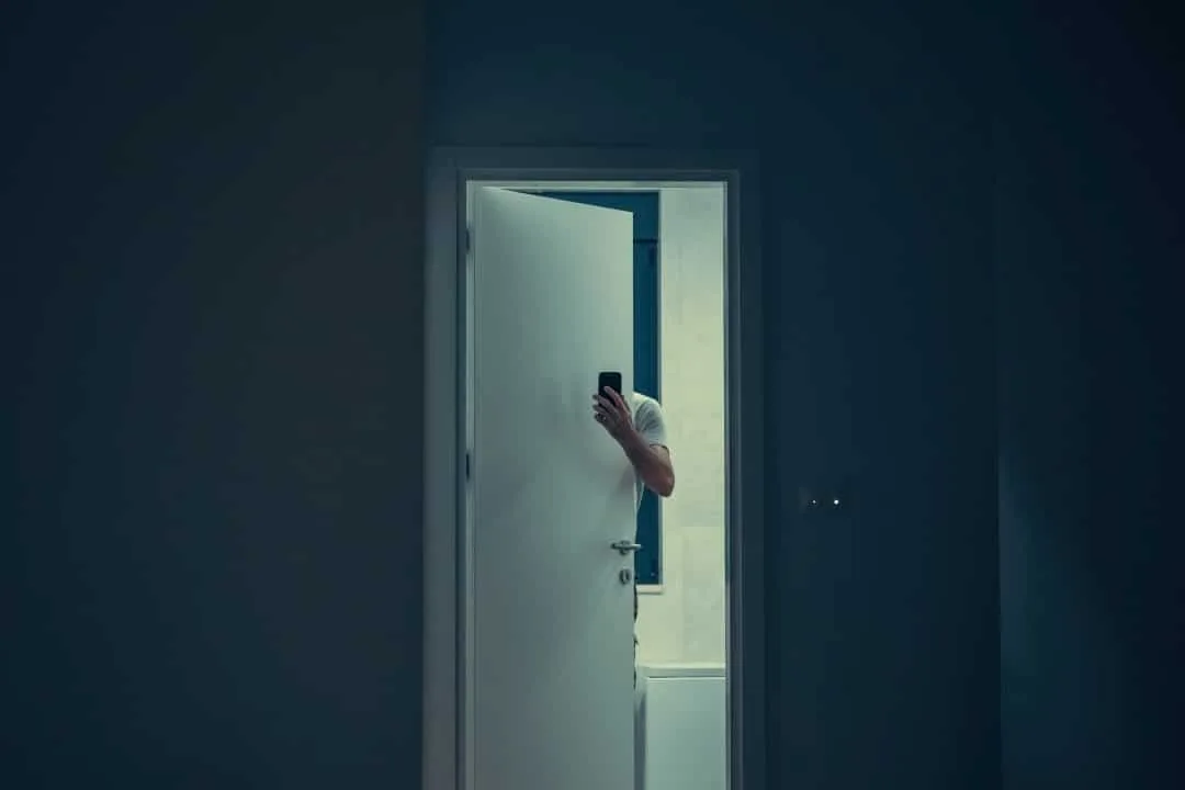 prisao-em-toledo:-homem-instala-camera-oculta-para-gravar-amigas-no-banheiro-e-divulgar-imagens-intimas