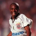 entre-dribles-e-polemicas,-edilson-capetinha-vai-em-busca-de-mais-um-capitulo-em-sua-historia,-agora-no-bbb