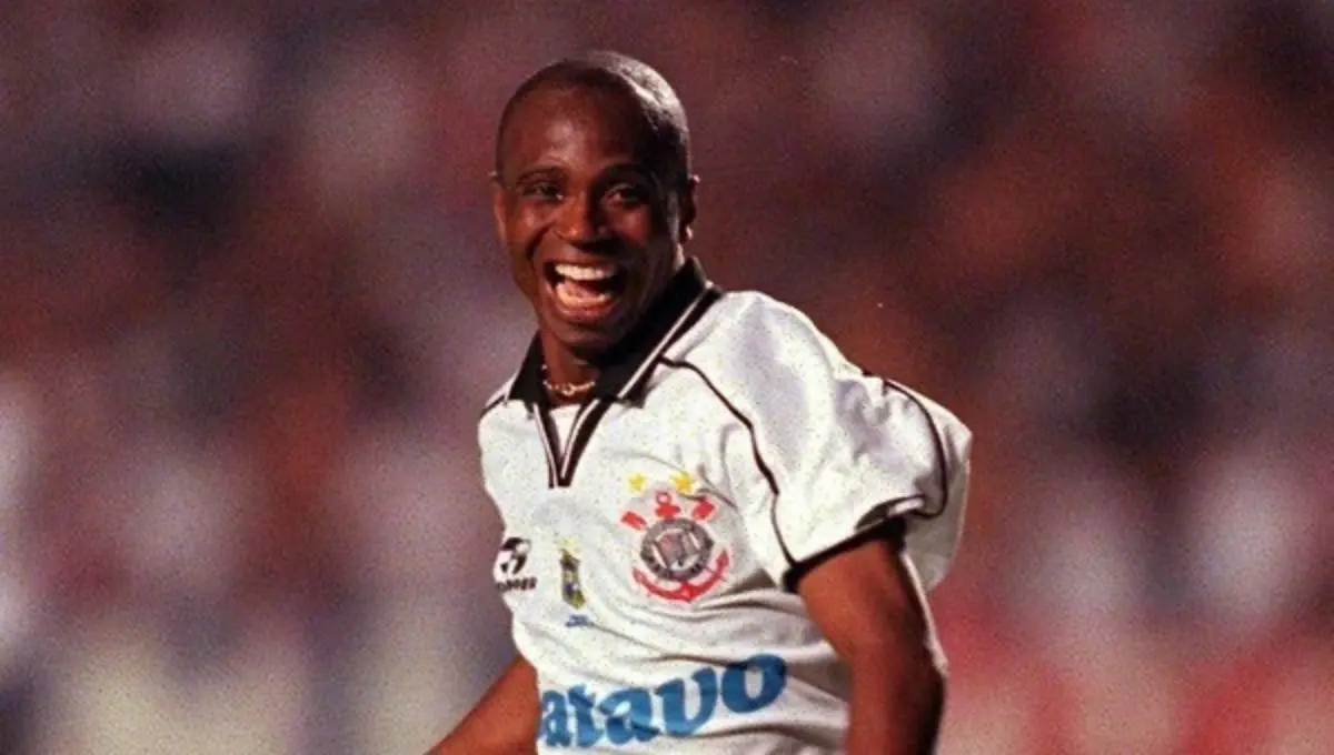 entre-dribles-e-polemicas,-edilson-capetinha-vai-em-busca-de-mais-um-capitulo-em-sua-historia,-agora-no-bbb