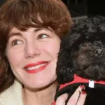 cantora-se-casa-com-o-proprio-cachorro-em-cerimonia-discreta-nos-eua;-veja-fotos