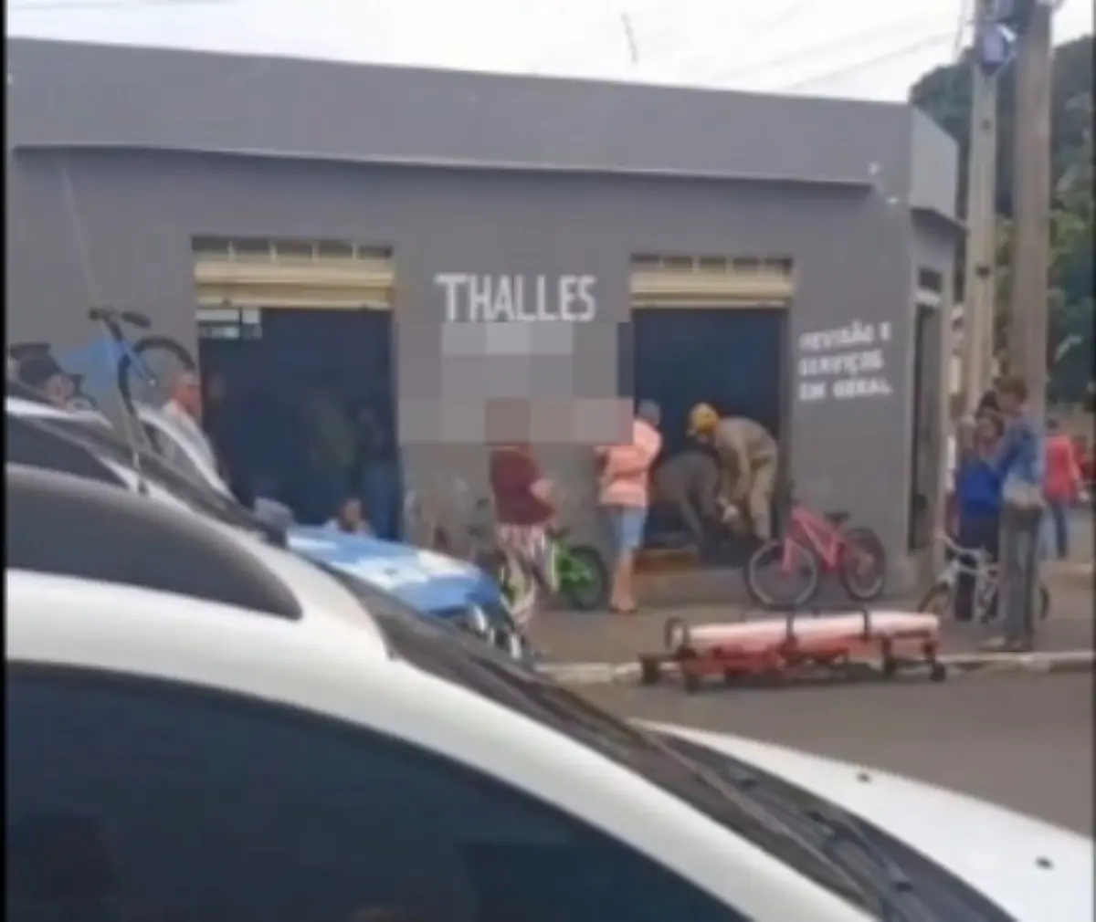 homem-invade-bicicletaria-e-atira-contra-empresario-em-mineiros