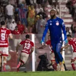 no-oba,-vila-nova-derrota-anapolina-e-assume-a-lideranca-do-goianao