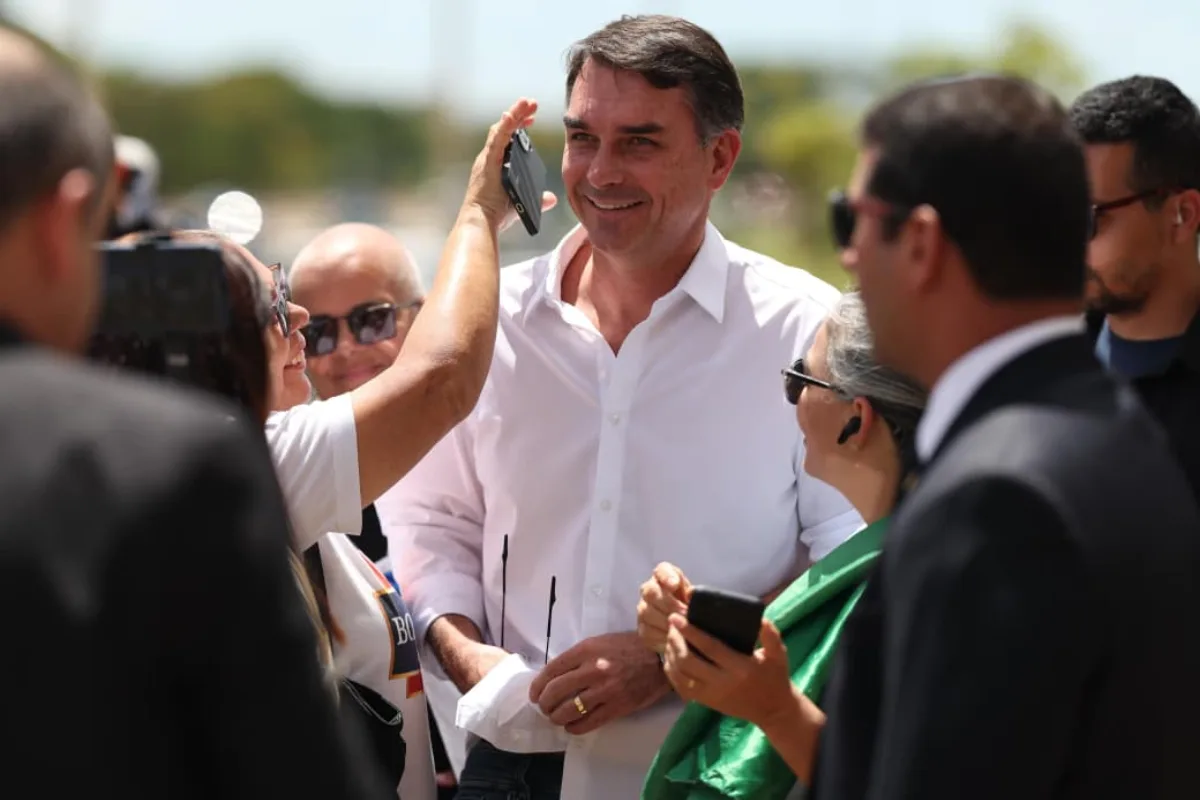 bom-desempenho-de-flavio-surpreende-e-faz-centrao-reavaliar-estrategia